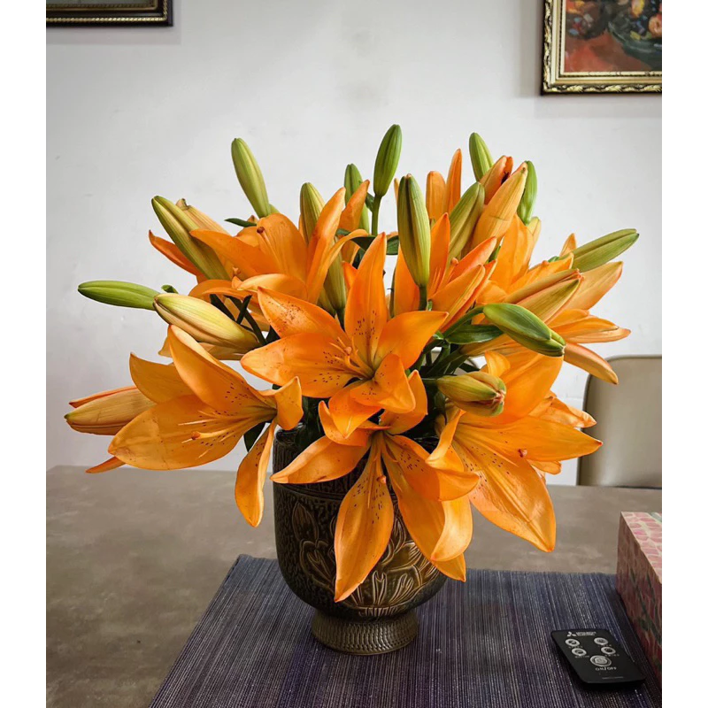 Cắm hoa theo bình thấp, miệng rộng