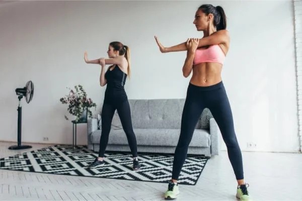 Bài tập làm giãn cơ tay giúp chữa đau vai gáy Bài tập làm giãn cơ tay giúp chữa đau vai gáy